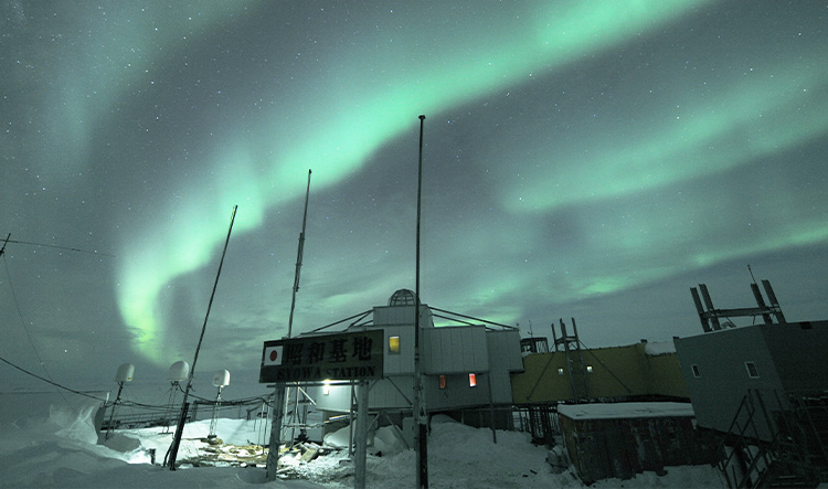 オーロラ鑑賞は南極での楽しみの一つ　写真提供：国立極地研究所